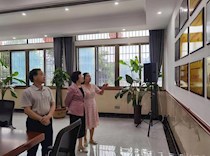 区政协副主席李德芬走访企业